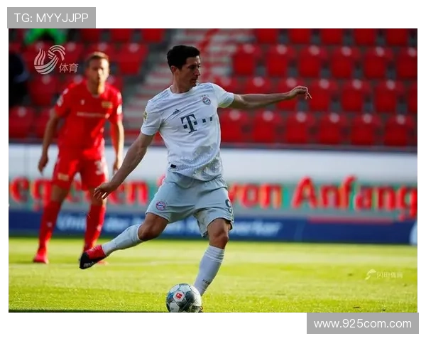 莱万：这辈子没连续踢过这么多比赛；半场领先三球就轻松了